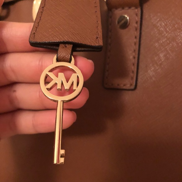 Michael Kors Hamilton Satchel!! - Picture 3 of 4